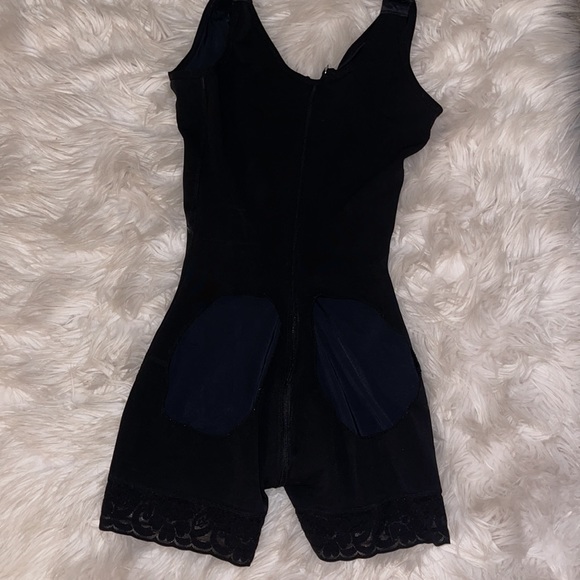 Post surgery faja shapewear with bra - Picture 2 of 5